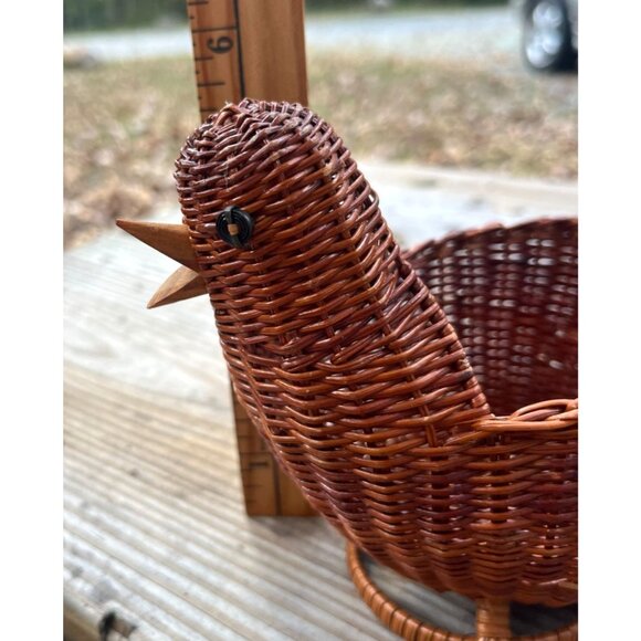 Vintage Avon Woven Wicker Hen Basket With Wooden Beak - Picture 9 of 11